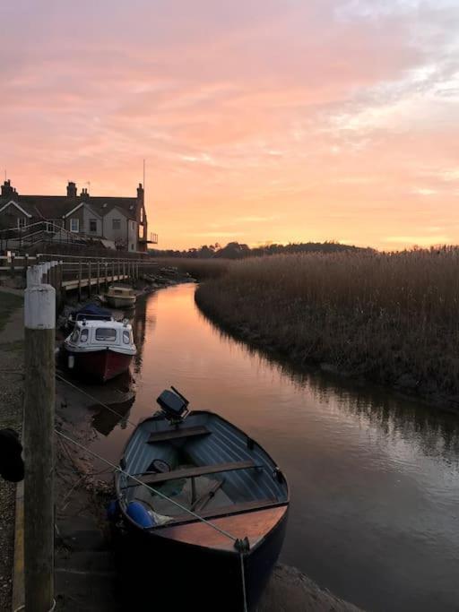 Lovely Quiet Cottage Sleeps 4 Adults, 4 Children, Dog Friendly Cley next the Sea Eksteriør billede